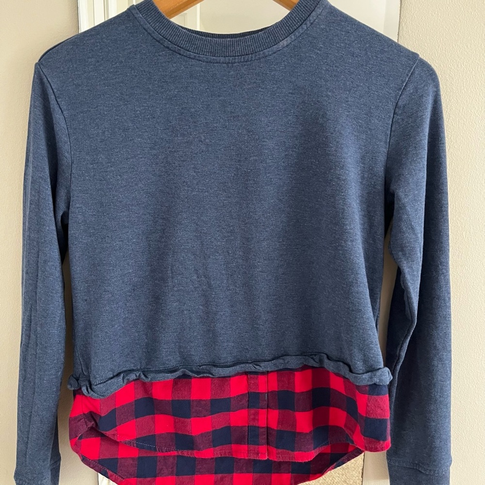 Vineyard Vines girls (XL-16) layered-look top. Mid weight and soft.